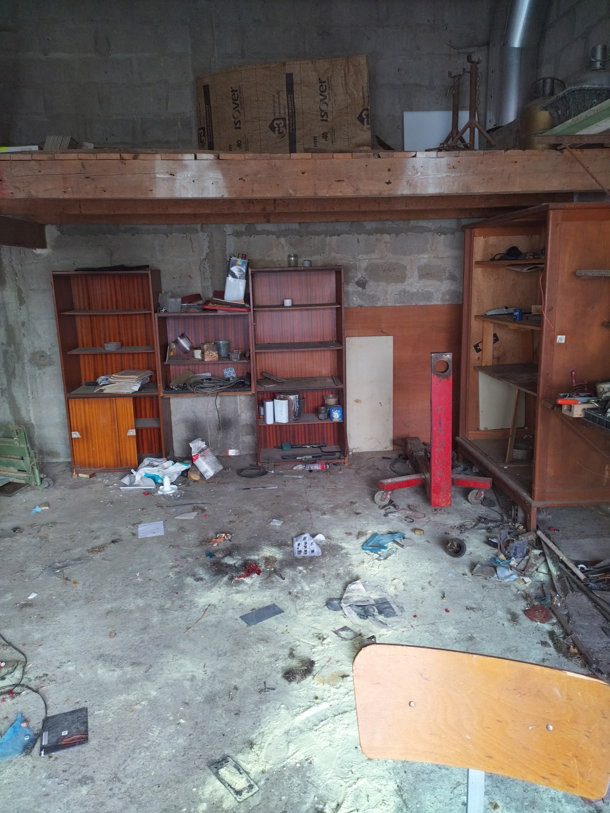Tri de mobilier et objets lors d'un vide maison sur Oléron